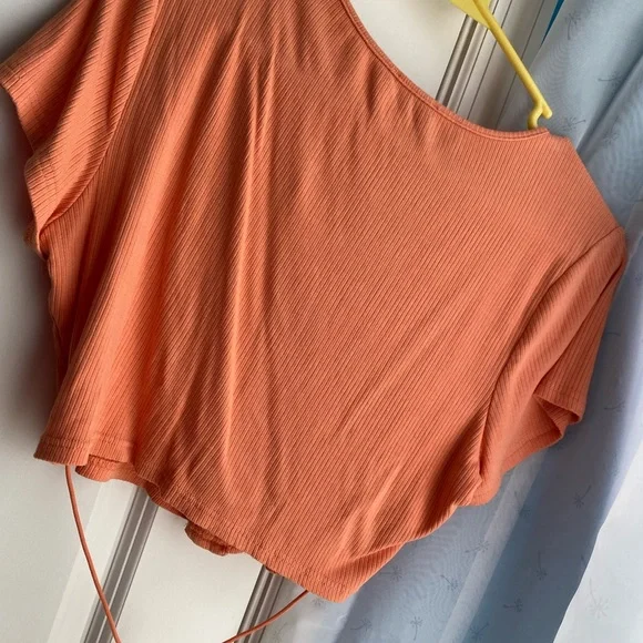 Fashion Nova Very Deep Connections Crop Top 🧡 - Picture 3 of 4